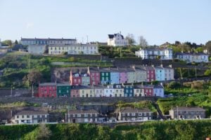 Cobh vom Meer aus